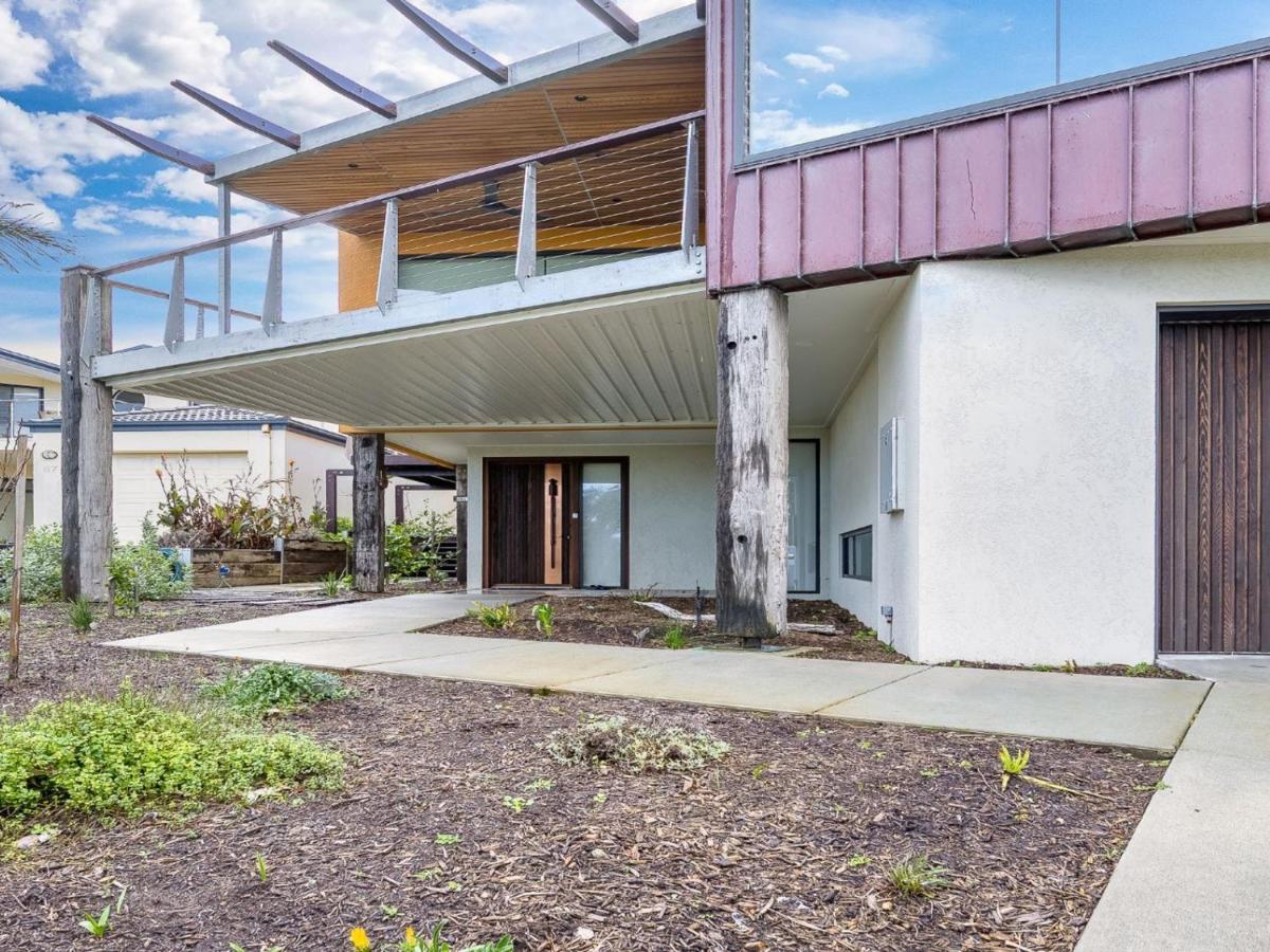 Across The Road From The Beach Inlet Side Hotel Inverloch Exterior photo